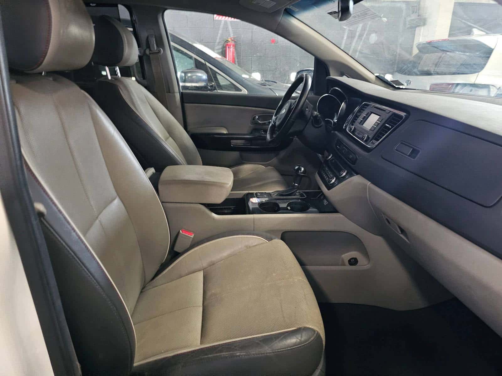 KIA SEDONA 2016 thumbnail 6