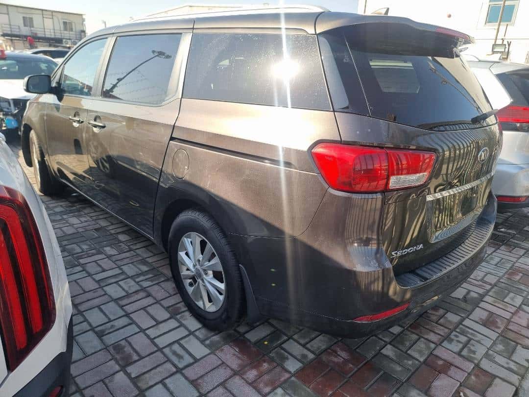 KIA SEDONA 2015 thumbnail 4