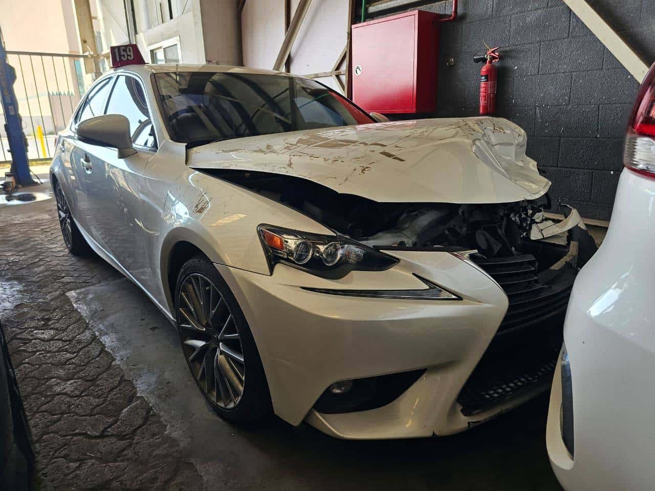 LEXUS IS 200T 2016 thumbnail 2