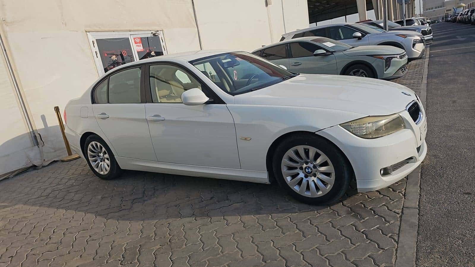 BMW 320 I 2010 thumbnail 3