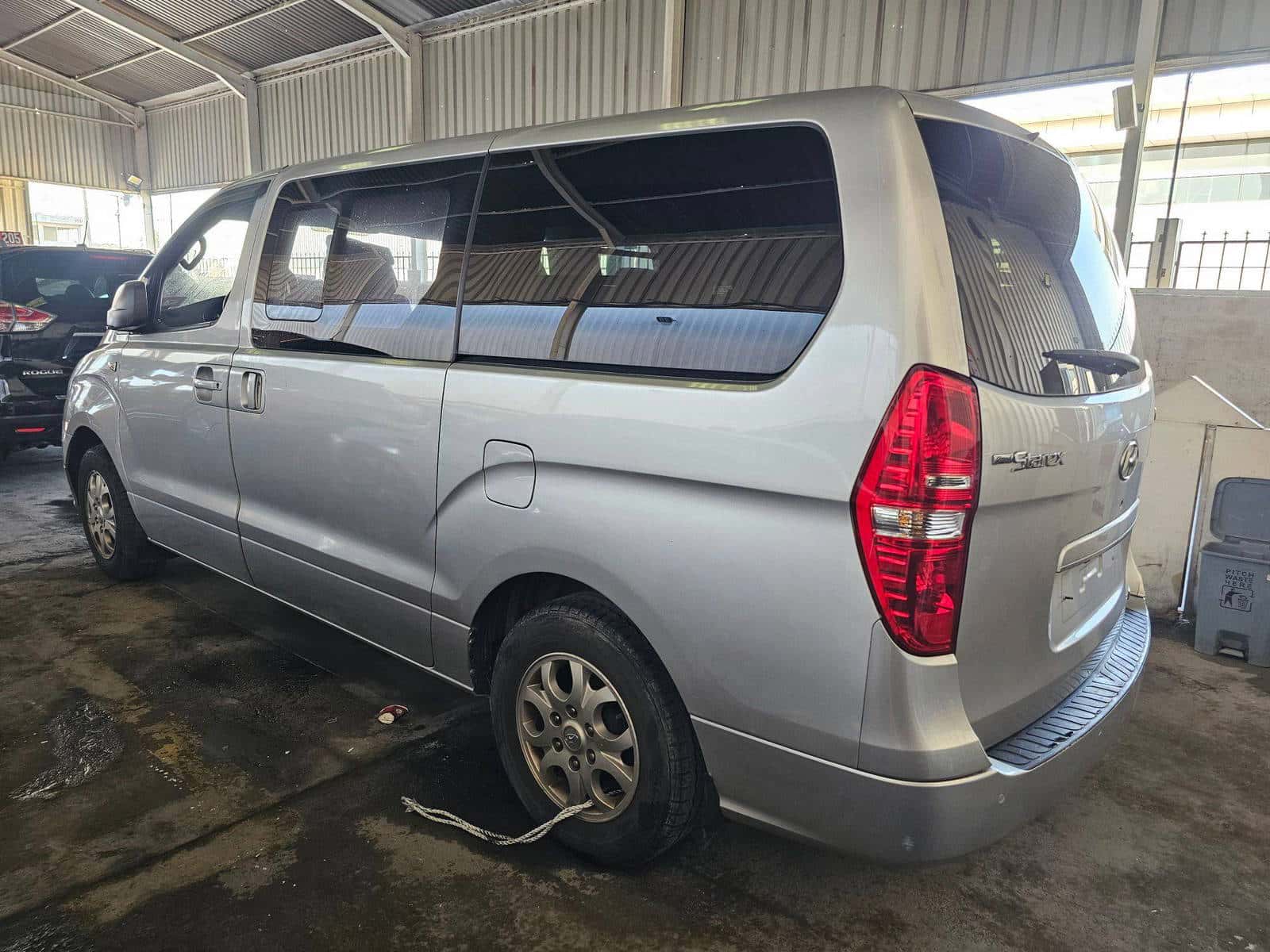 HYUNDAI GRAND STAREX 2010 thumbnail 4