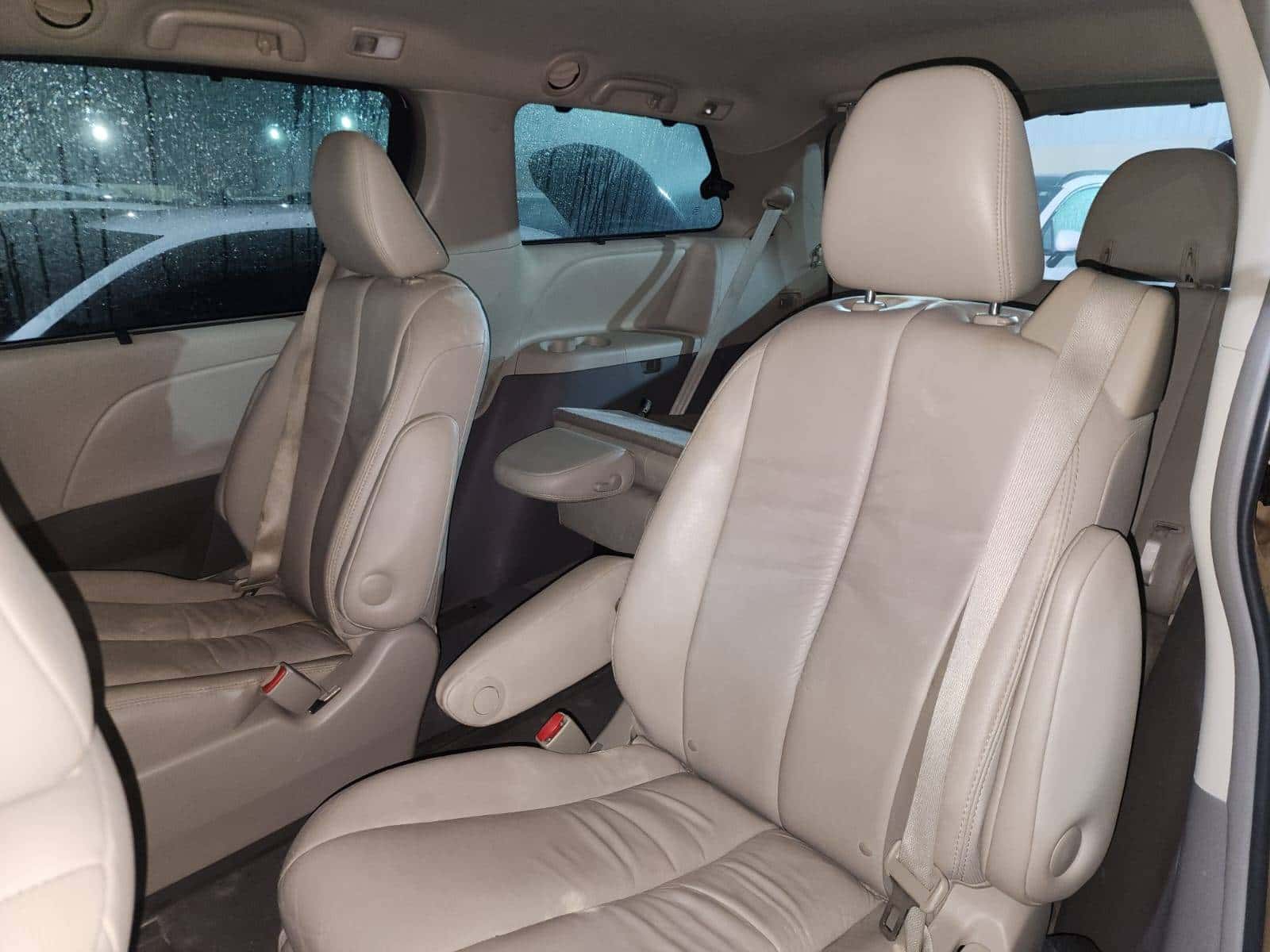 TOYOTA SIENNA 2011 thumbnail 7