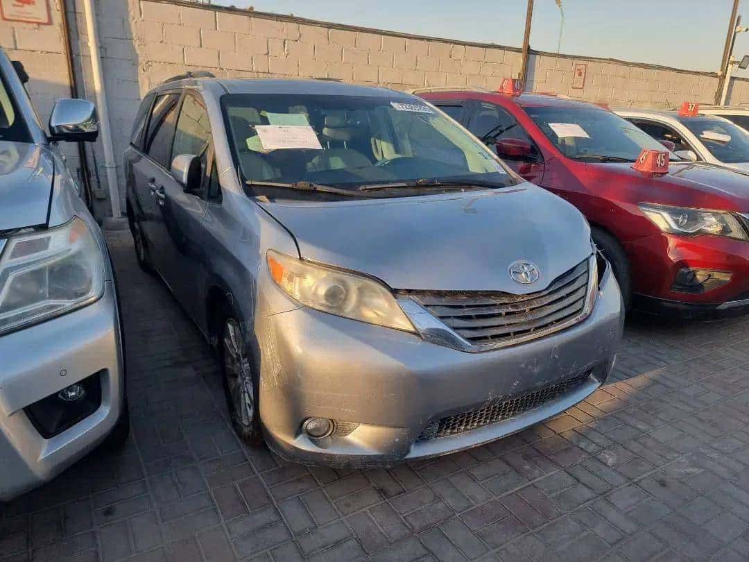 TOYOTA SIENNA 2011 thumbnail 1