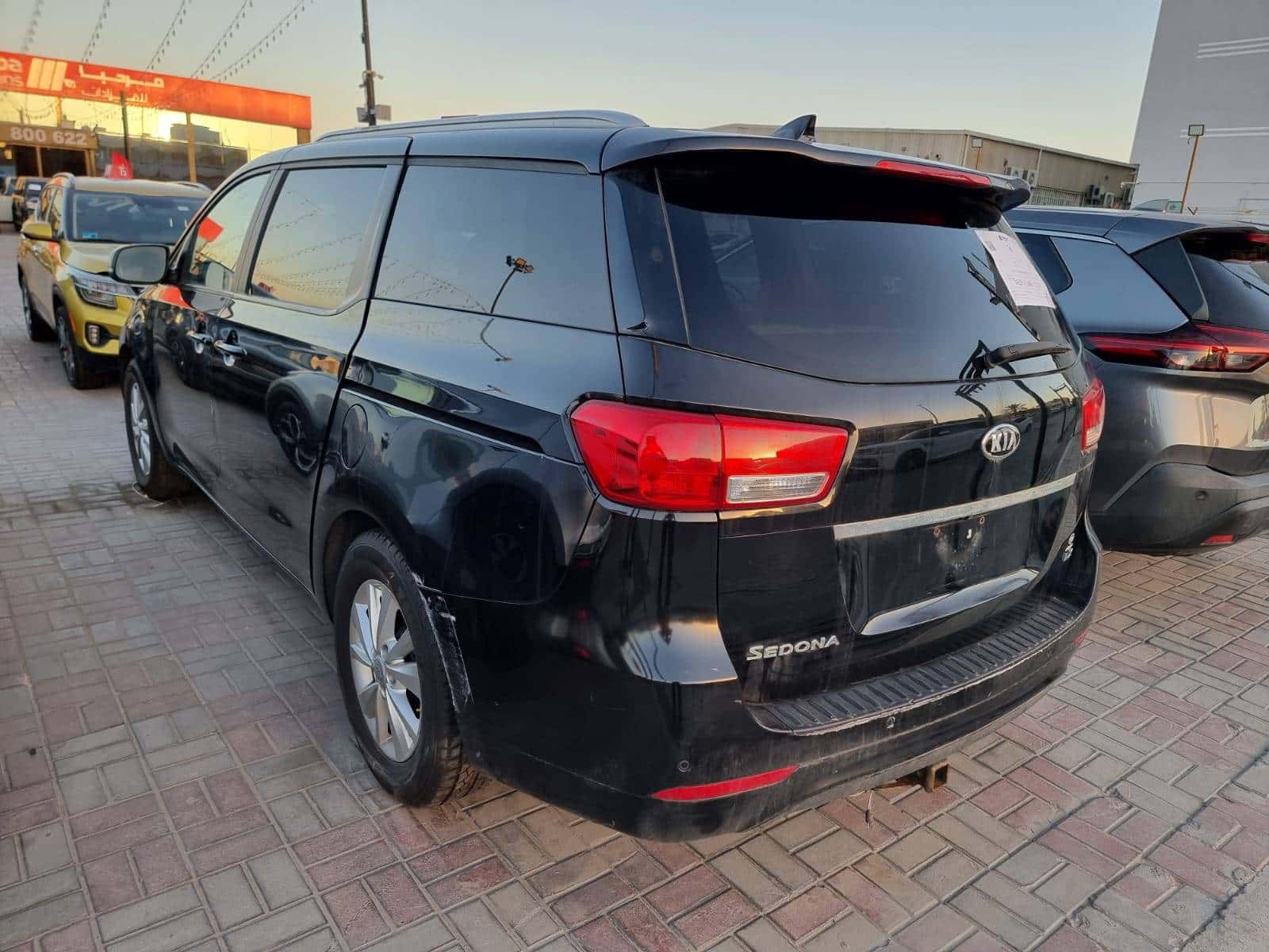 KIA SEDONA 2016 thumbnail 4