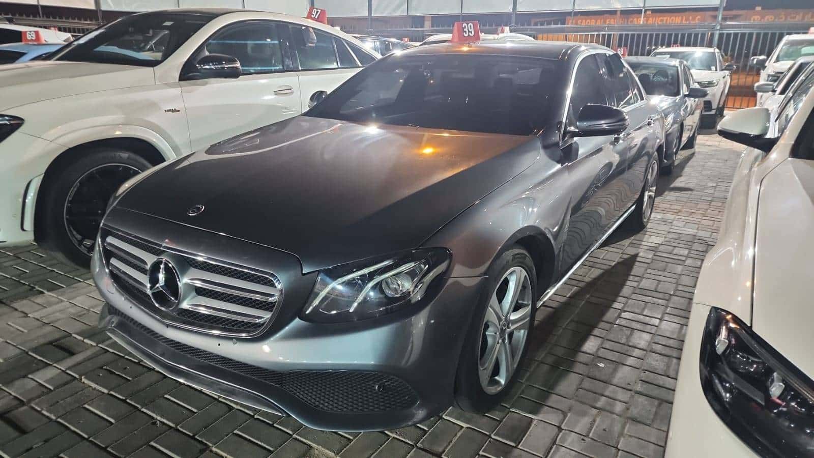 MERCEDES BENZ E 200 - Exterior