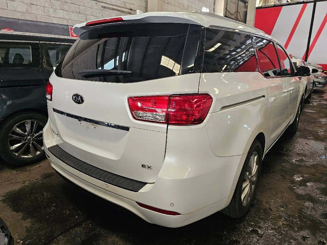 KIA SEDONA 2016 thumbnail 1