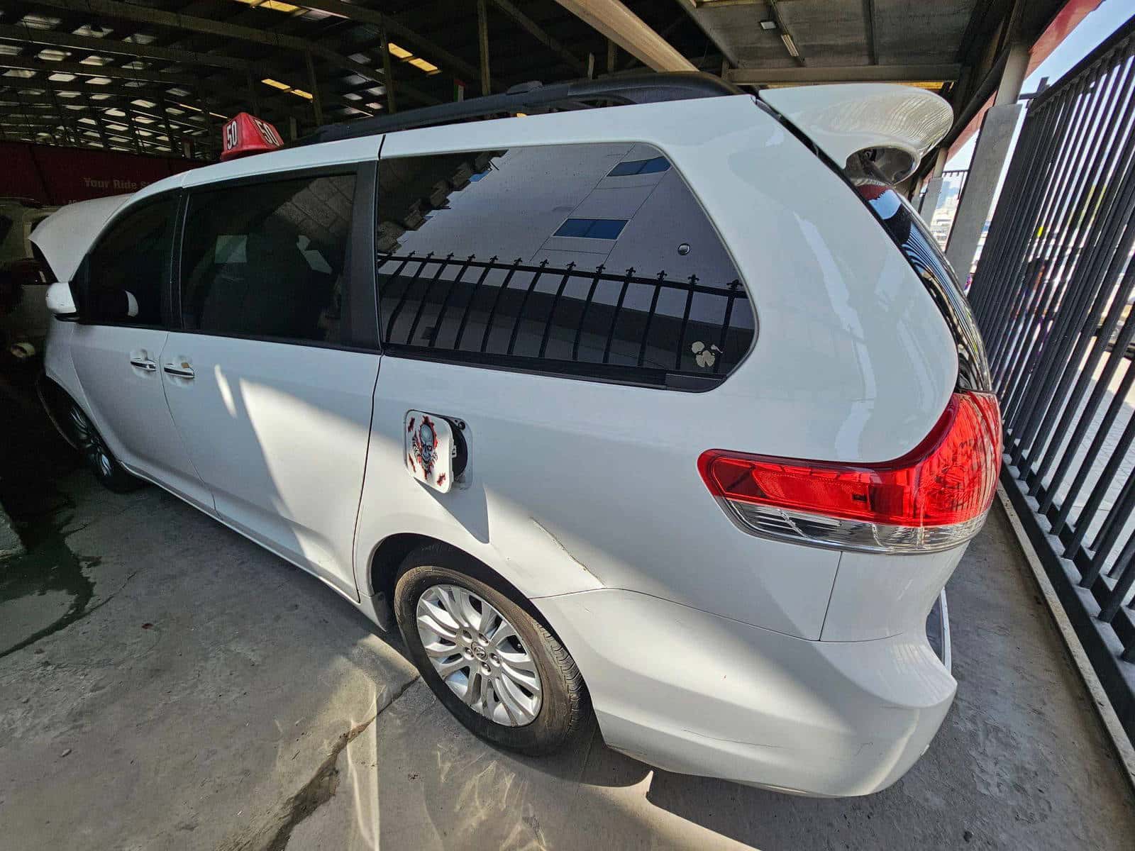 TOYOTA SIENNA 2013 thumbnail 3