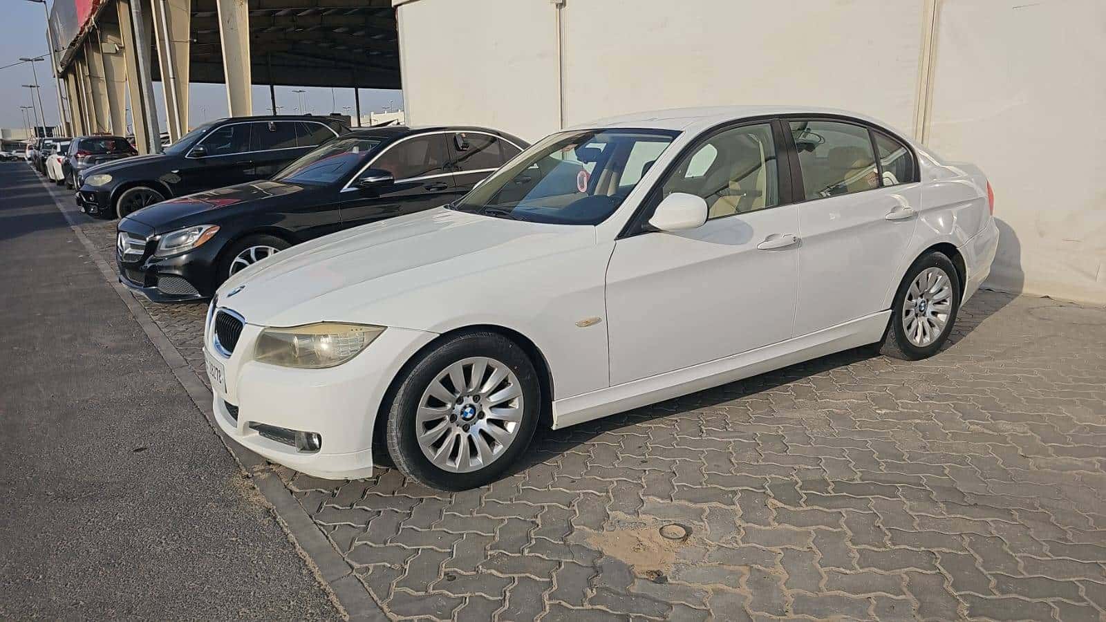 BMW 320 I 2010 thumbnail 1