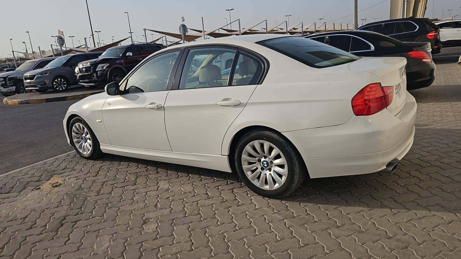 BMW 320 I 2010 thumbnail 4
