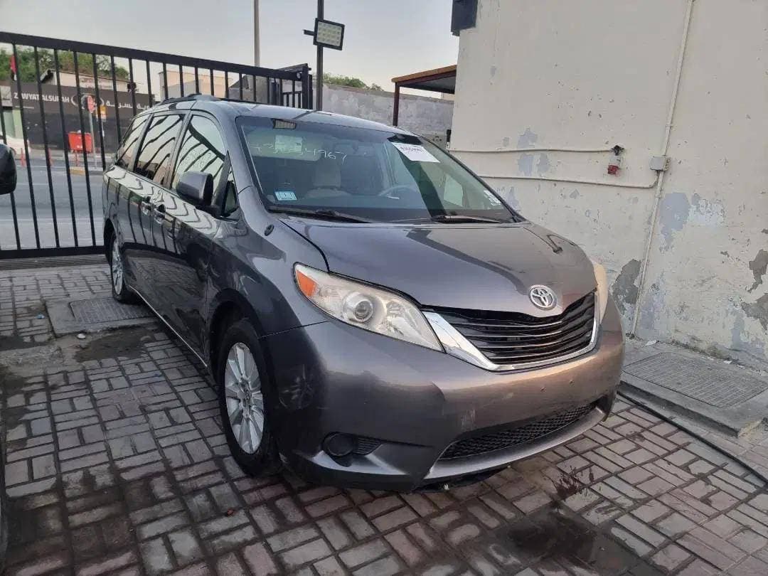 TOYOTA SIENNA 2014 vehicle photo