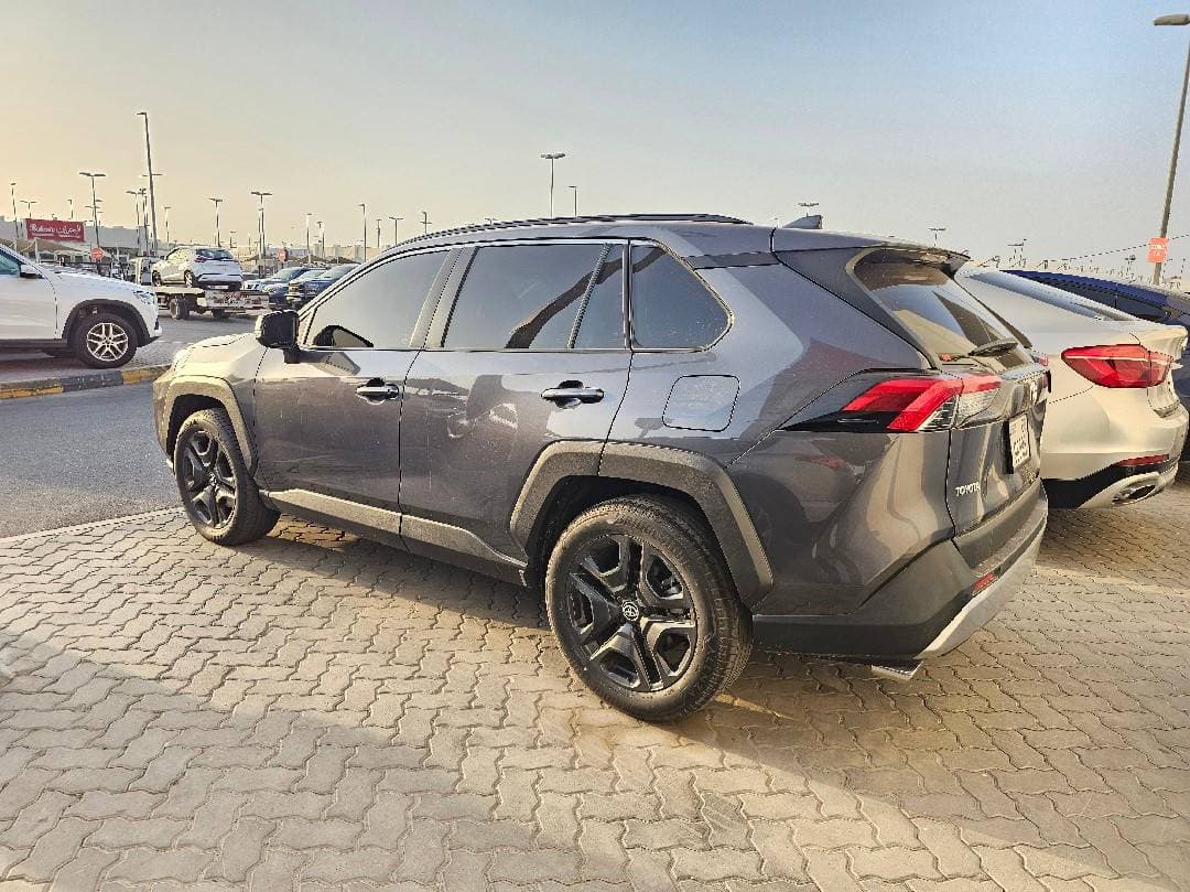 TOYOTA RAV4 2024 vehicle photo