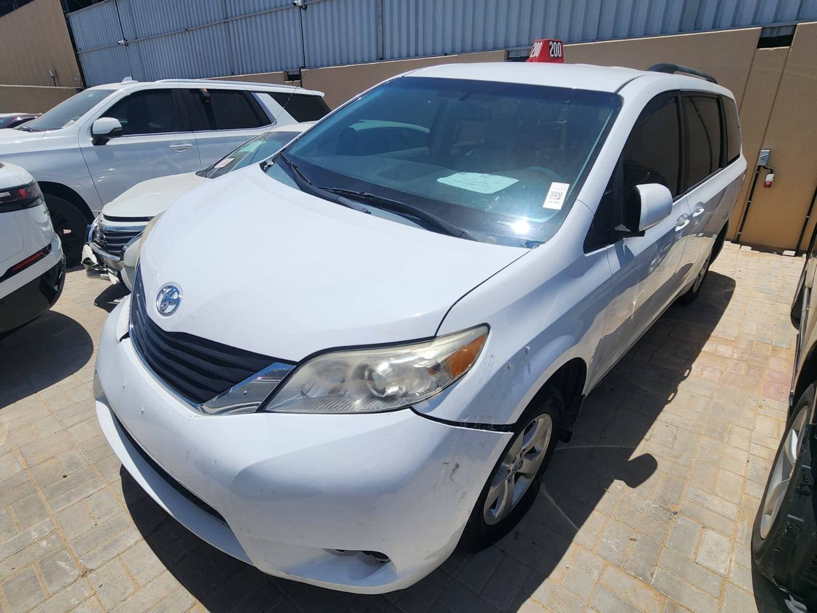 TOYOTA SIENNA 2013 vehicle photo