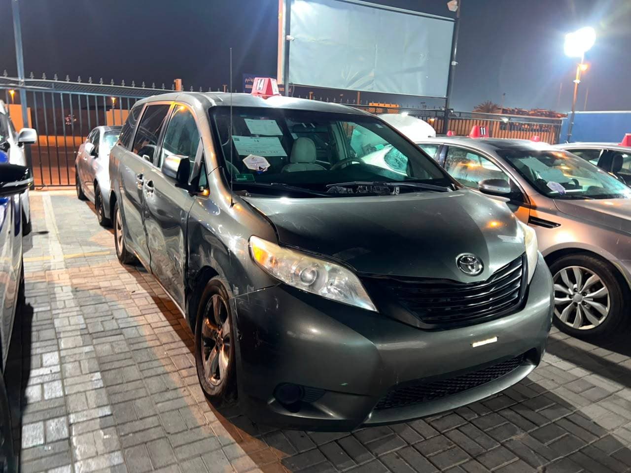 TOYOTA SIENNA 2014 vehicle photo