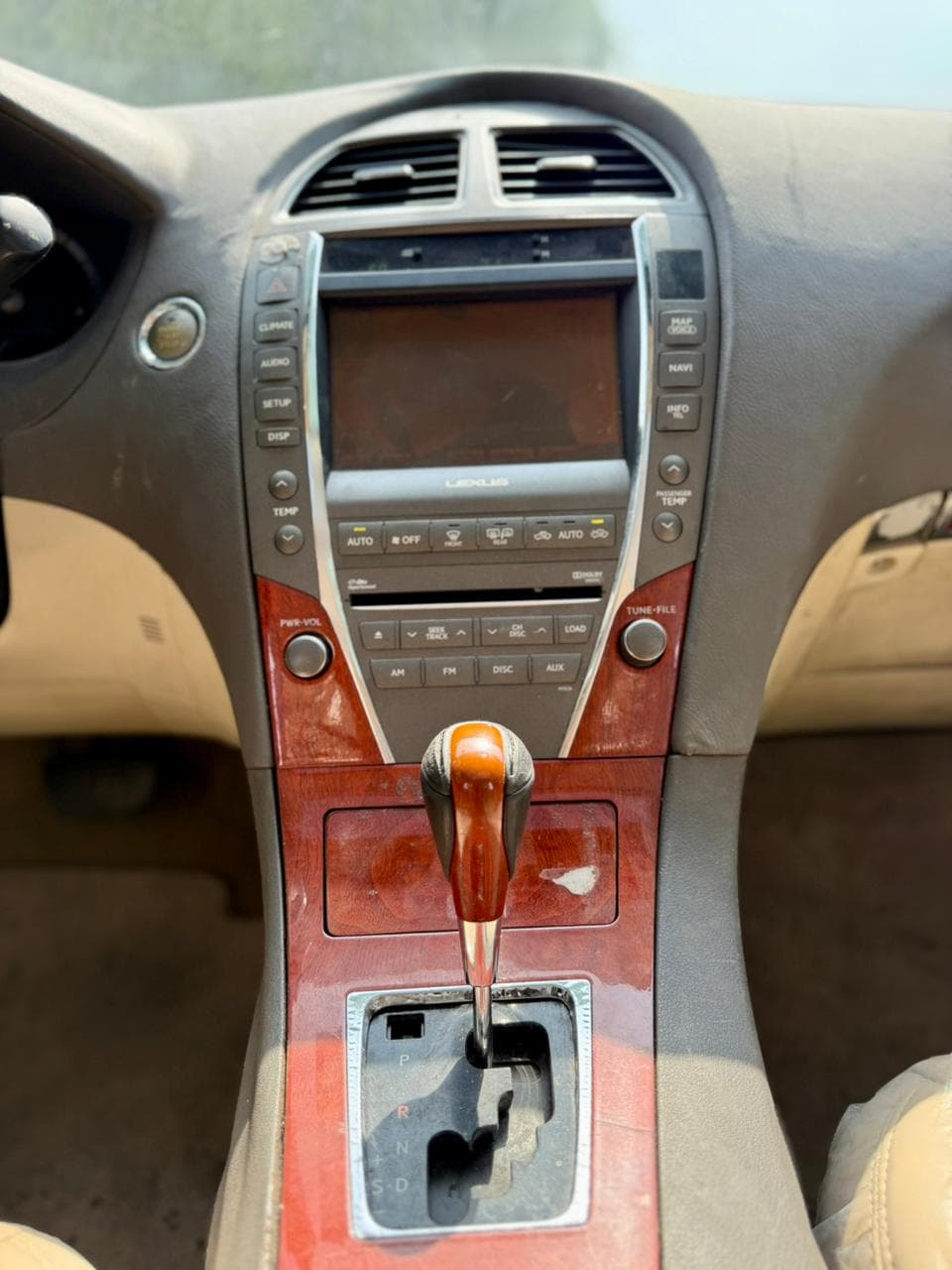 Car view 14