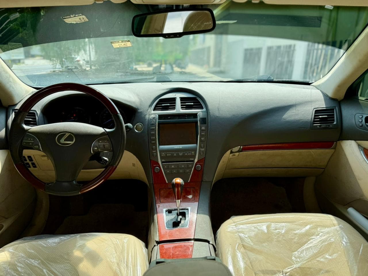 Car view 16