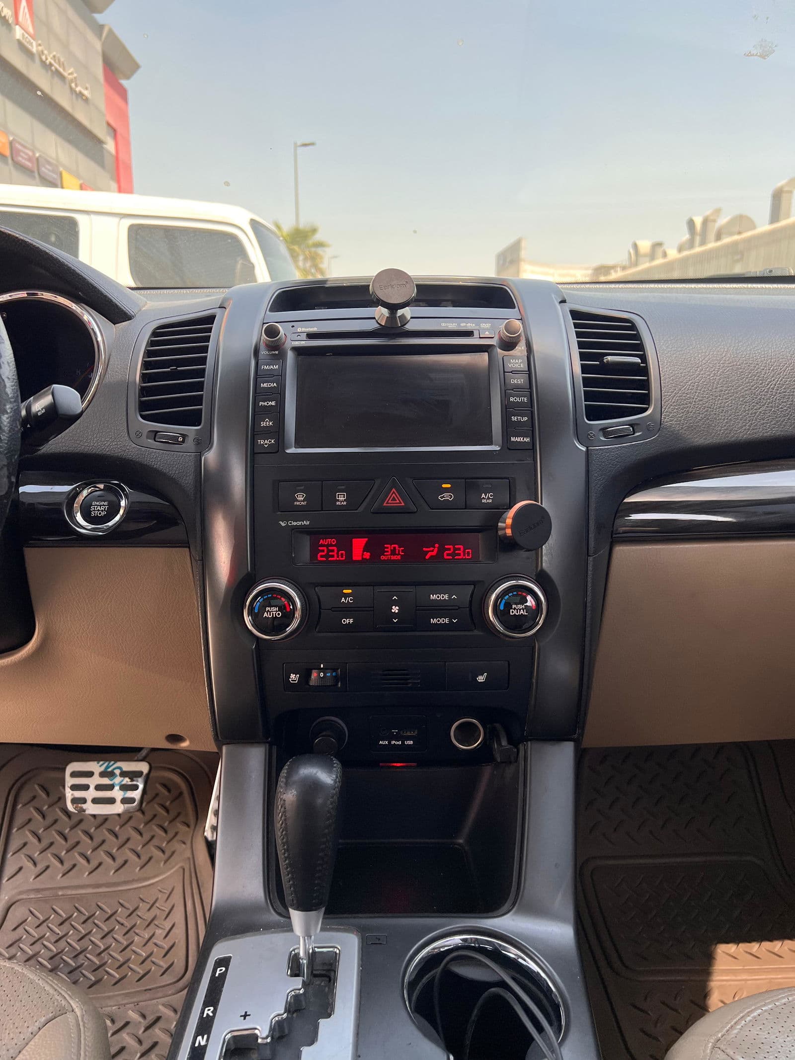Car view 14