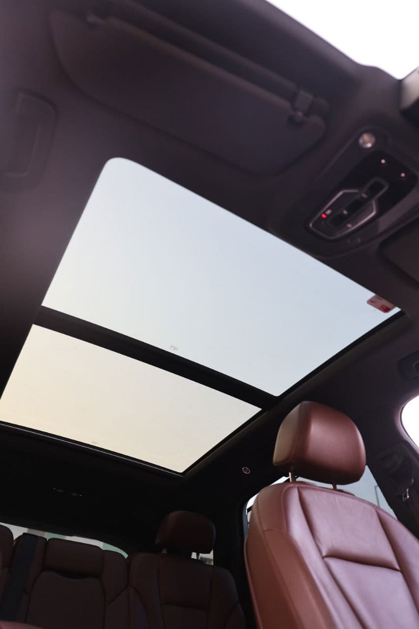 Car view 16