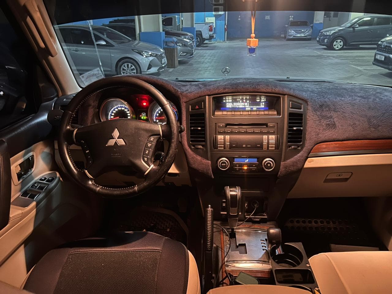 Car view 14