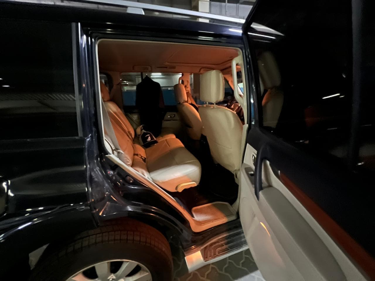 Car view 17