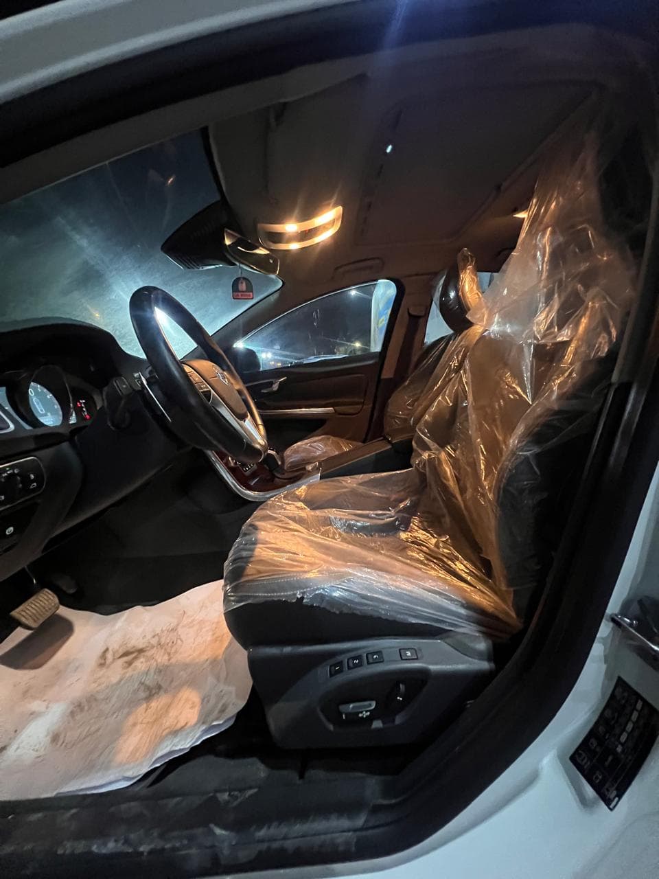 Car view 8