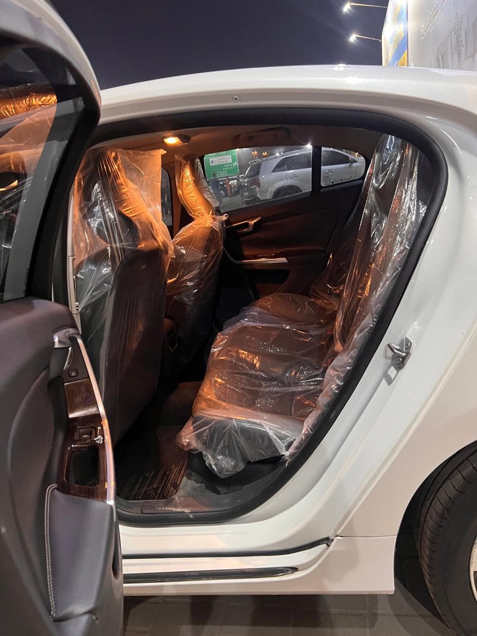 Car view 13