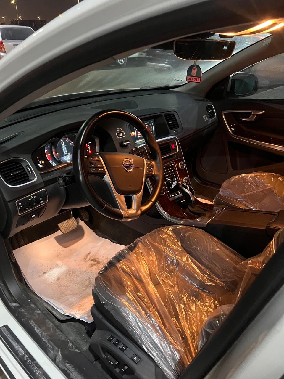 Car view 14