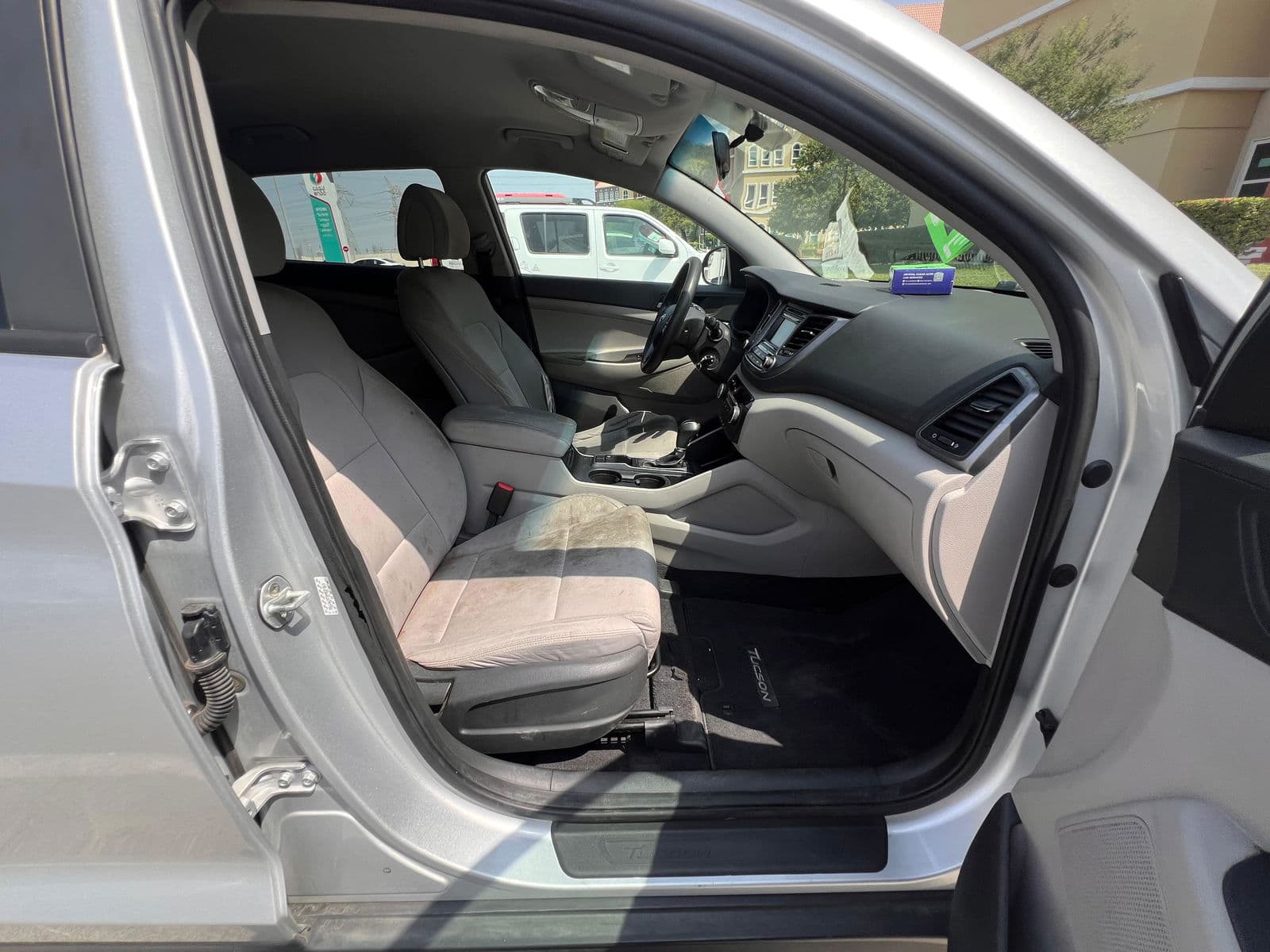Car view 17