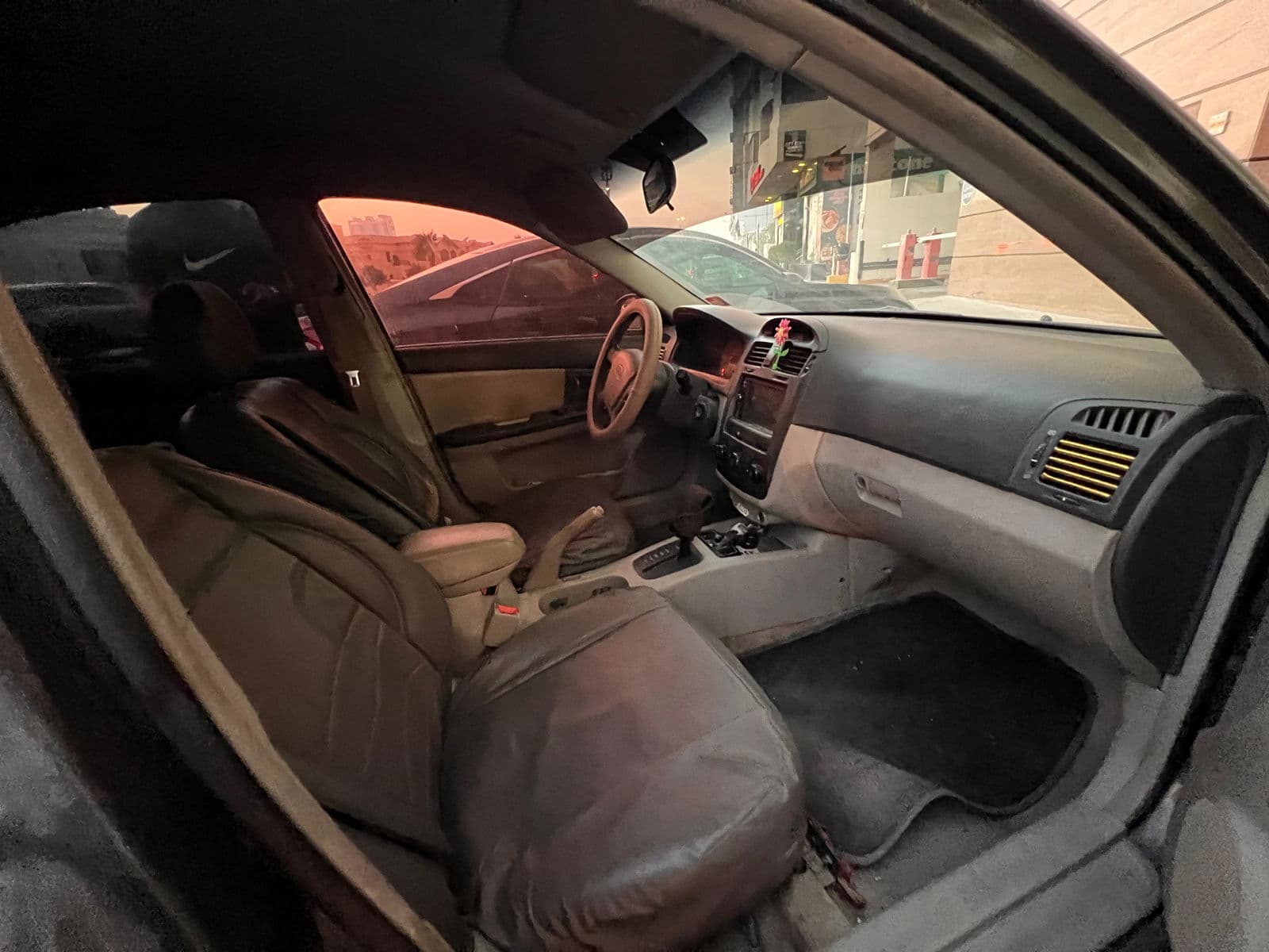 Car view 16