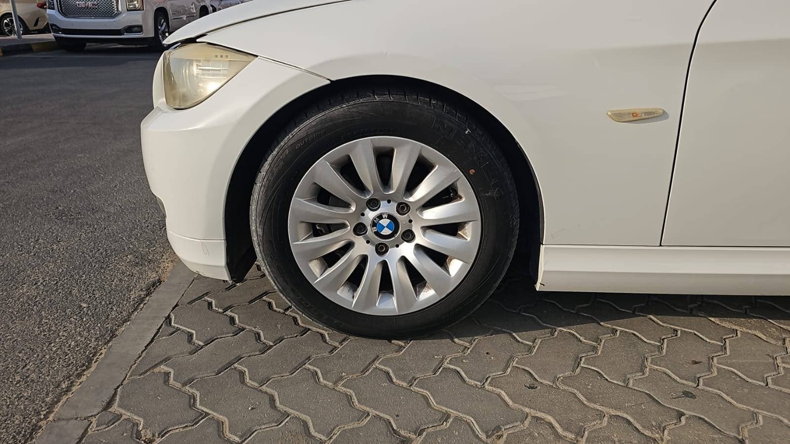 BMW 320 I 2010 view 10 BMW 320 I 2010 view 10