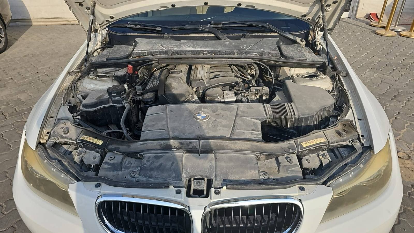 BMW 320 I 2010 view 11 BMW 320 I 2010 view 11