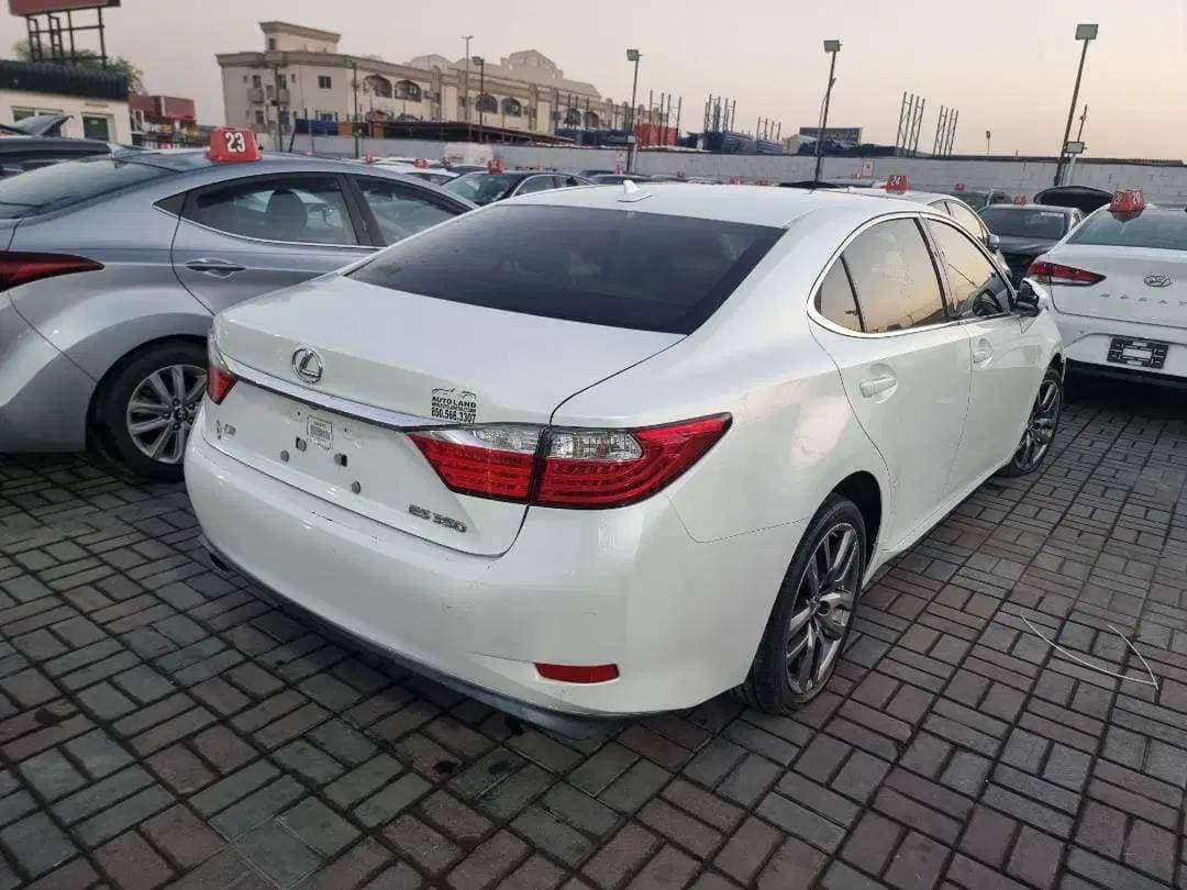 LEXUS ES 350 - Exterior LEXUS ES 350 - Exterior