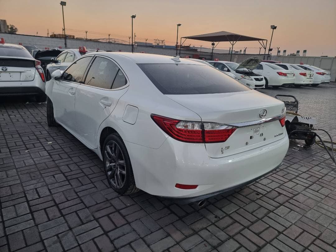 LEXUS ES 350 2013 vehicle photo LEXUS ES 350 2013 vehicle photo