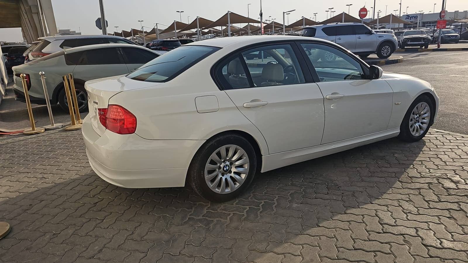 BMW 320 I 2010 view 5 BMW 320 I 2010 view 5