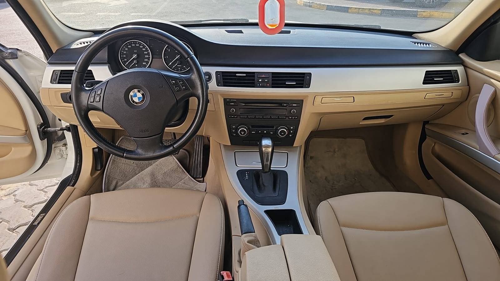 BMW 320 I 2010 view 7 BMW 320 I 2010 view 7