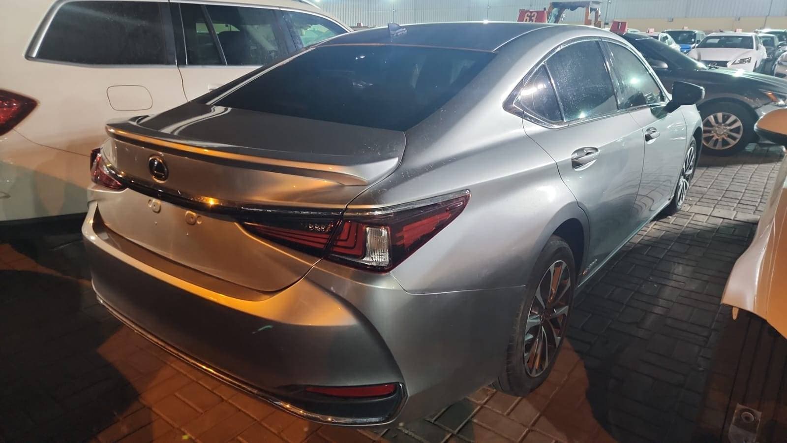 LEXUS ES 300H - Exterior LEXUS ES 300H - Exterior