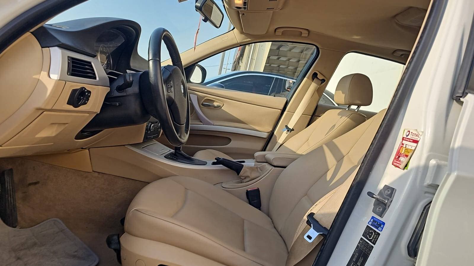 BMW 320 I 2010 view 8 BMW 320 I 2010 view 8