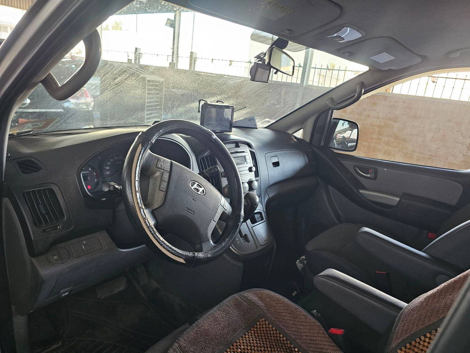 HYUNDAI GRAND STAREX 2010 view 7 HYUNDAI GRAND STAREX 2010 view 7