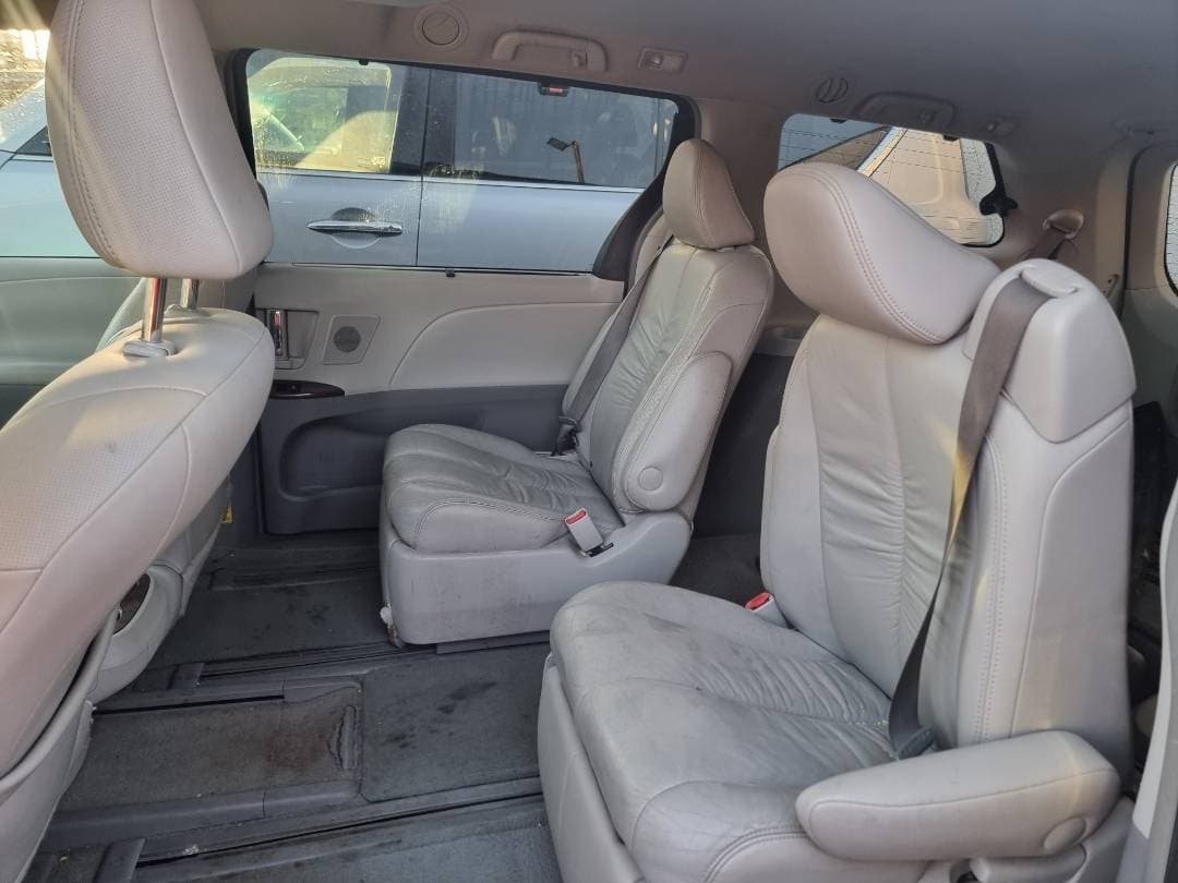 TOYOTA SIENNA 2011 view 5 TOYOTA SIENNA 2011 view 5